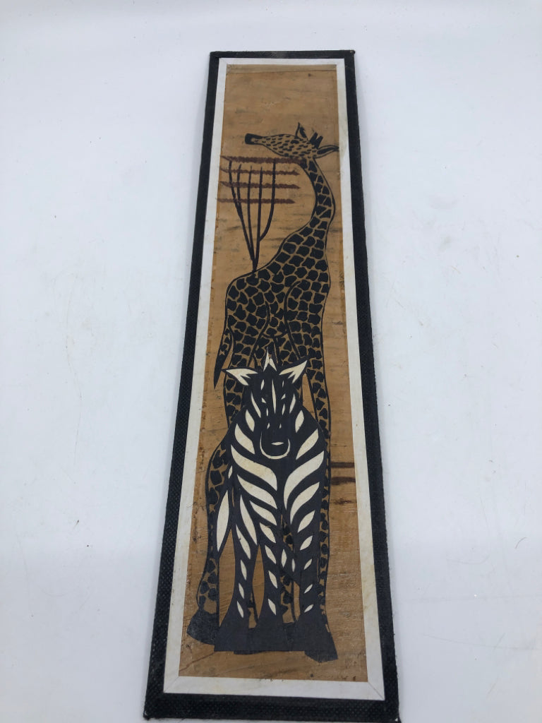 WOOD GIRAFFE WALL HANGING.