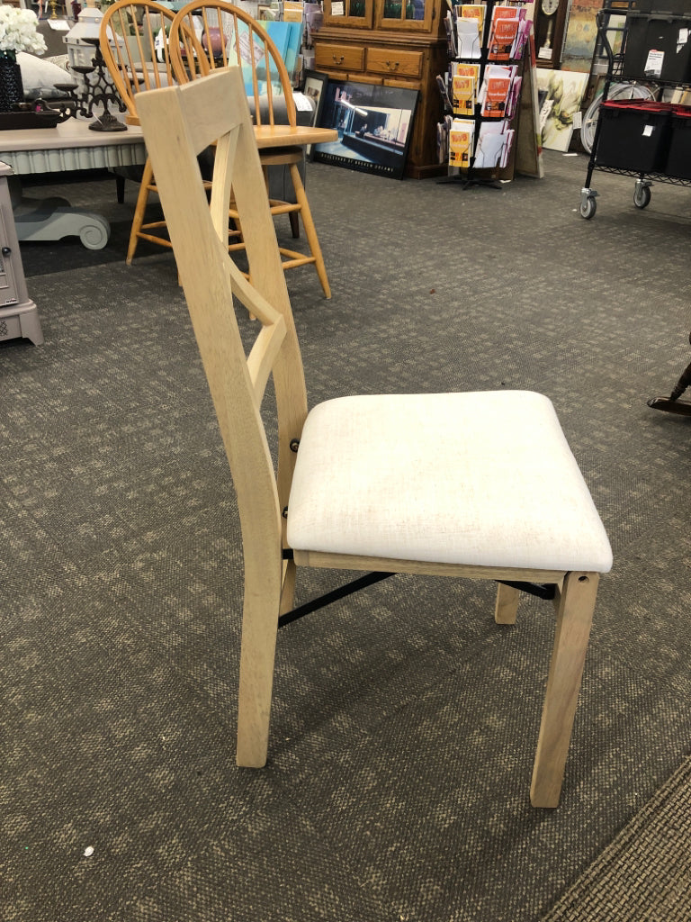 FOLDING UPHOLSTERED SEAT CHAIR.