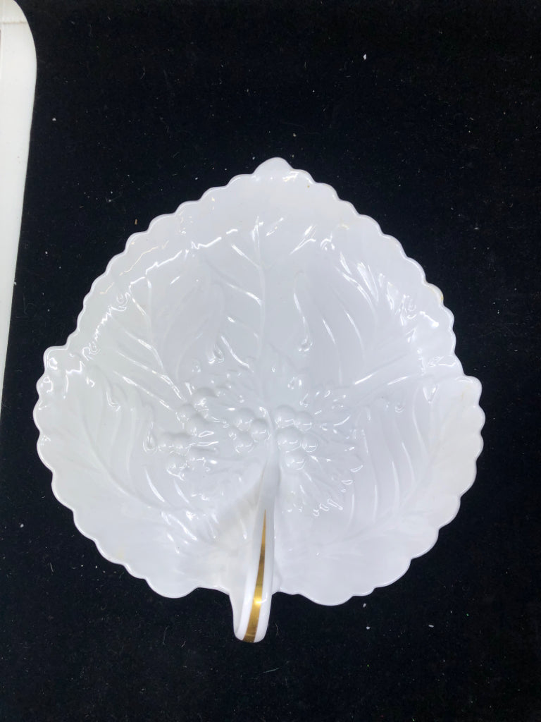 WHITE LEAF SHAPED CATCH ALL W/ GOLD HANDLE SPODE.