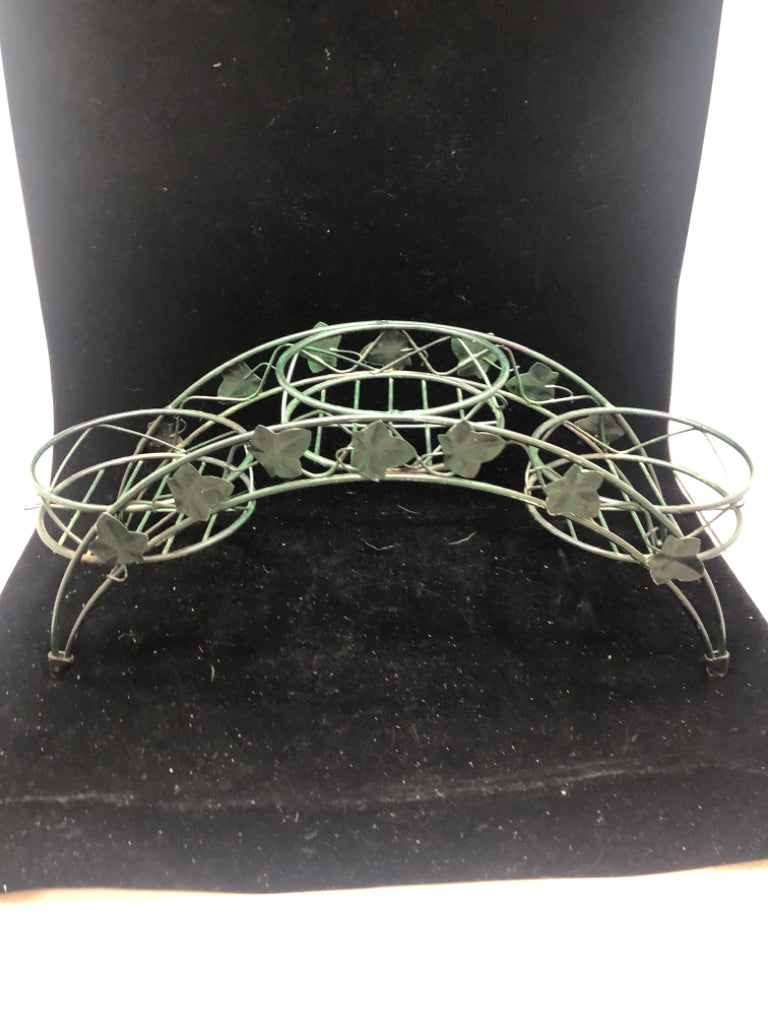 ARCHED LEAF PLANT STAND.