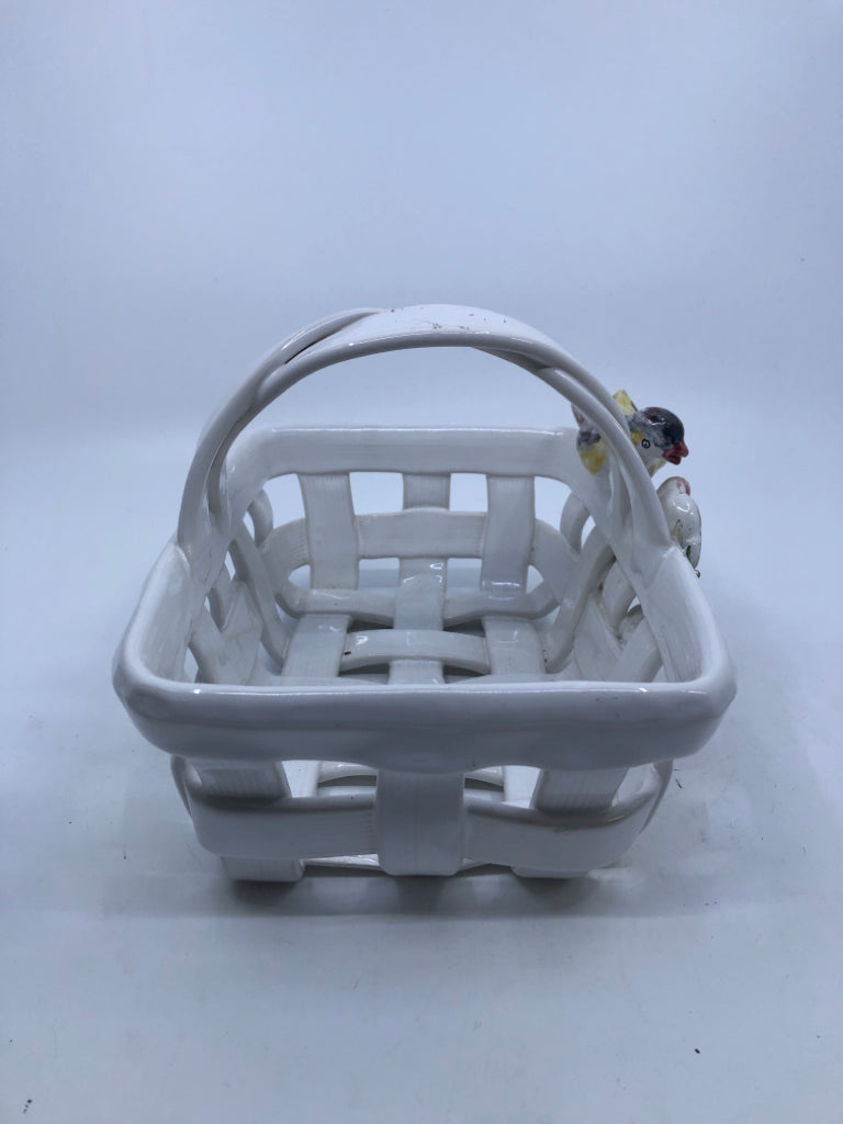 CERAMIC WHITE BASKET W/FLOWERS AND BIRD.