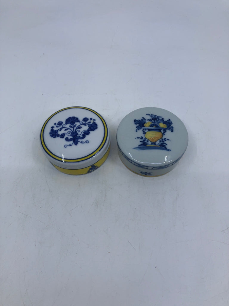 2 SMALL BLUE/WHITE AND YELLOW TRINKET DISHES.