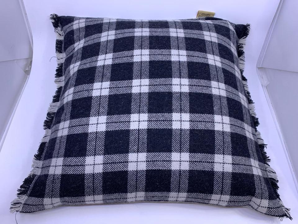 GREY/BLACK PLAID SQUARE PILLOW.