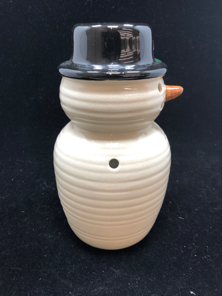 CERAMIC CANDLE HOLDER.