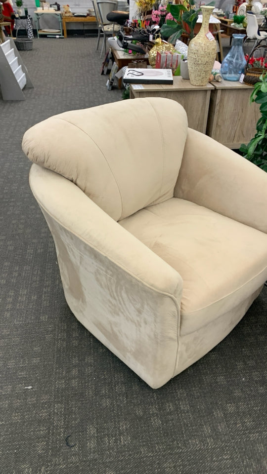 CREAM COLOR SWIVEL ARM CHAIR.