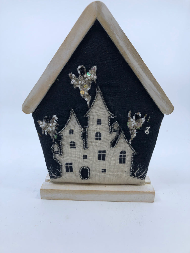HAUNTED FARMHOUSE SIGN.