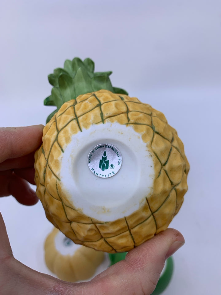 4 ASSORTED CERAMIC FRUIT TEA LIGHT HOLDERS.