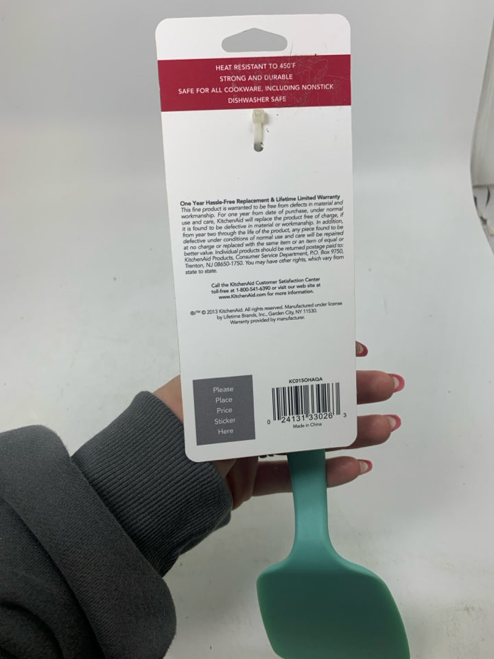 NIP SHORT SPATULA.