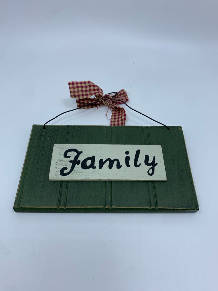 PRIMITIVE FAMILY WOOD WALL HANGING.