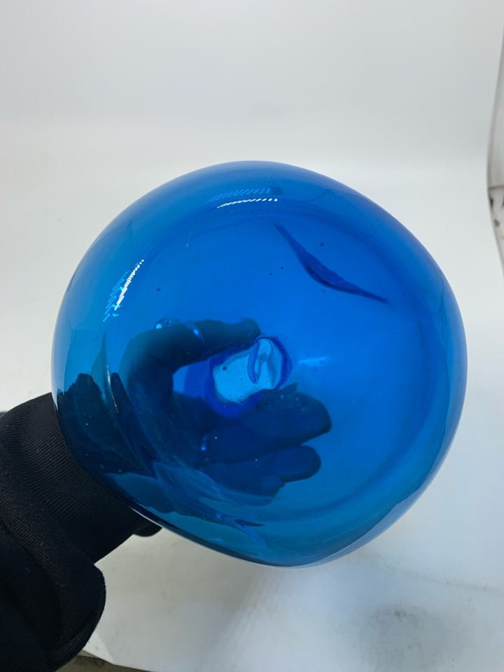 BLOWN BLUE GLASS DECANTER W/ CIRCLE STOPPER.