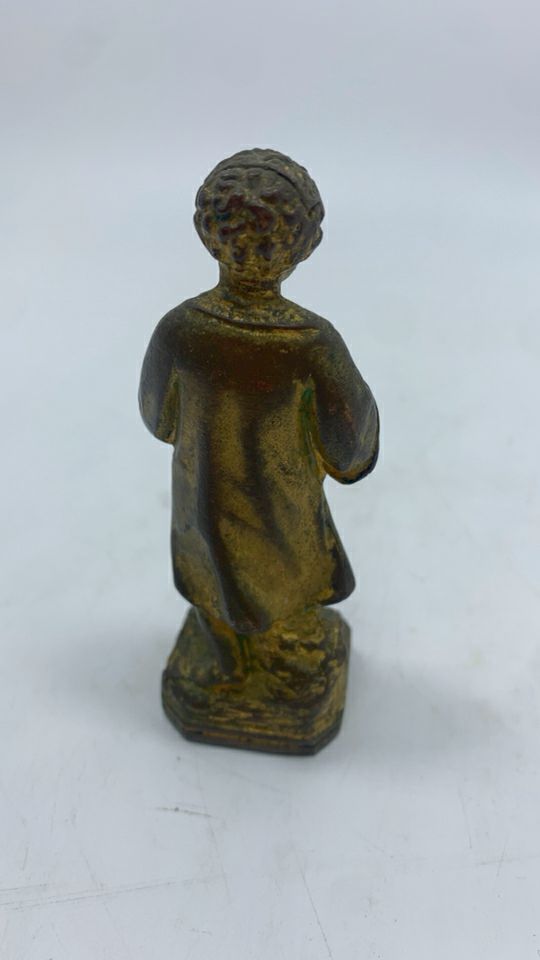 SM GOLDEN MAN IN ROBE FIGURINE.