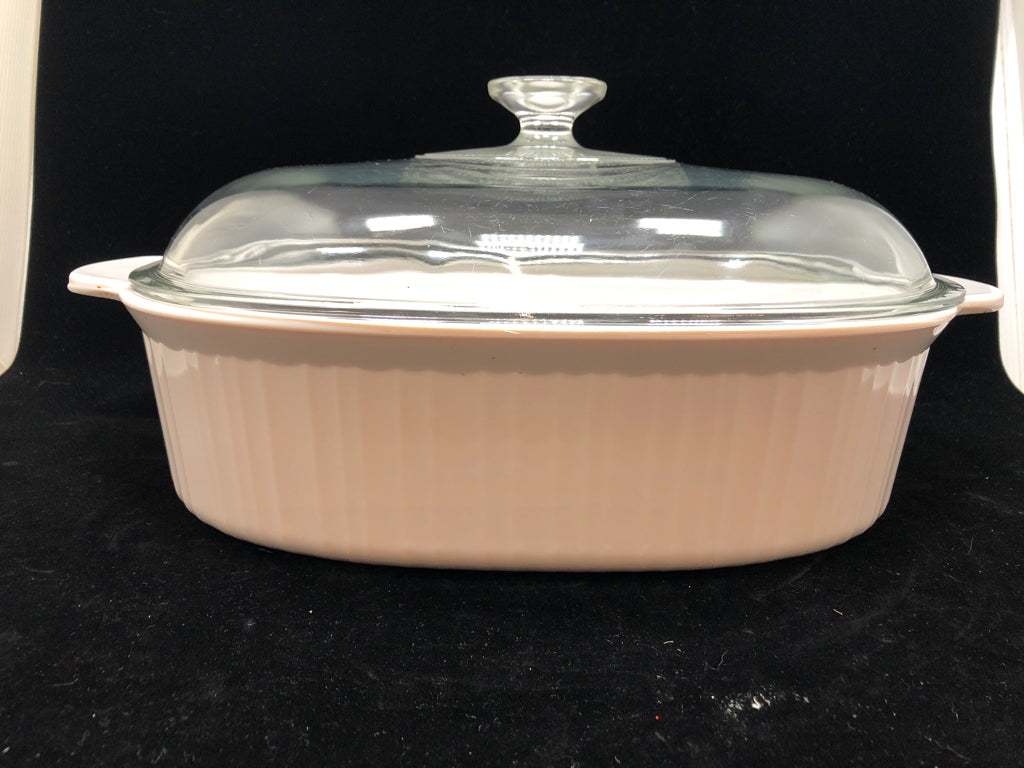 OVAL COVERED CASSEROLE DISH W/ HANDLE.