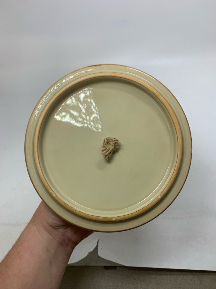 TEXTURED CERAMIC DISH W/ ROPE HANDLE.