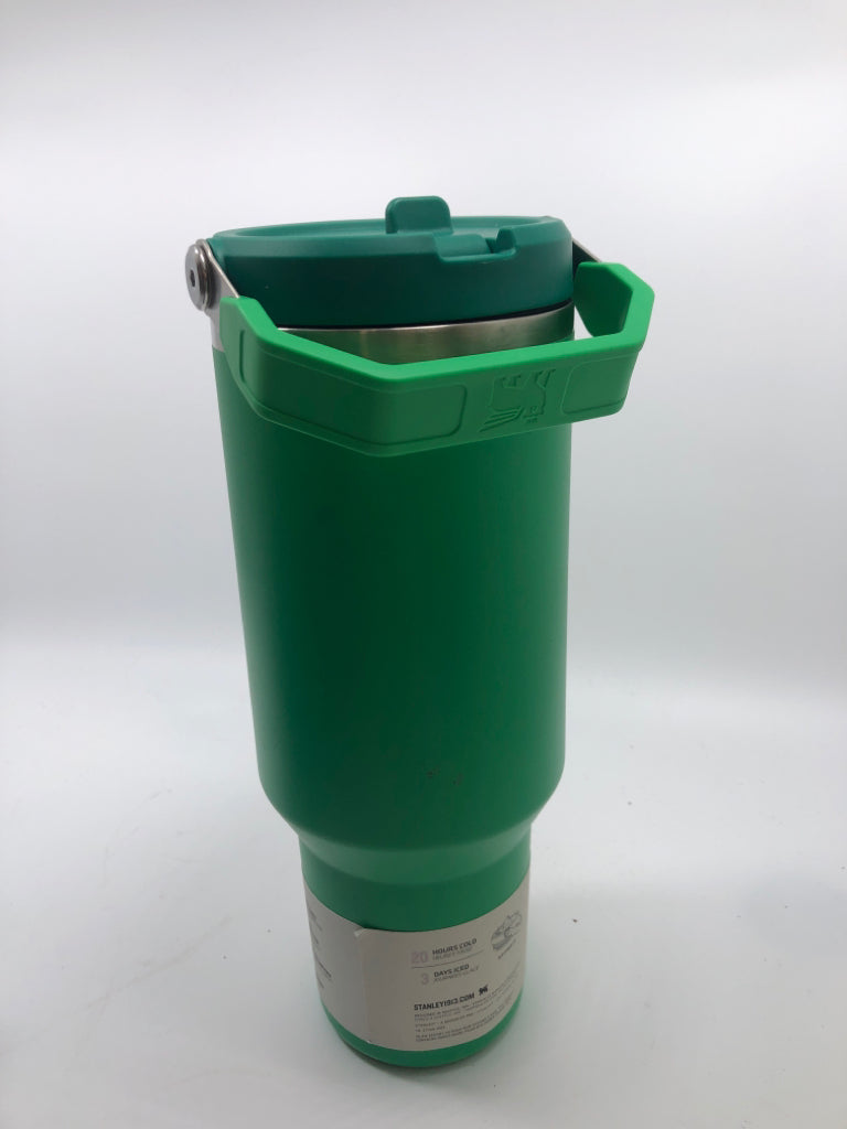 NWT GREEN FLIP STRAW STANLEY.