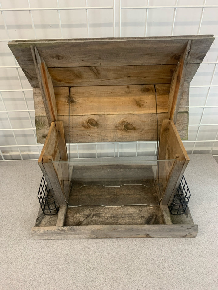 RECLAIMED WOOD BIRD FEEDER.