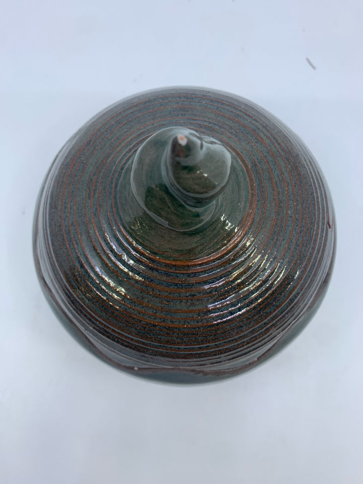 GREEN TEXTURED POTTERY CANDY DISH BOWL.