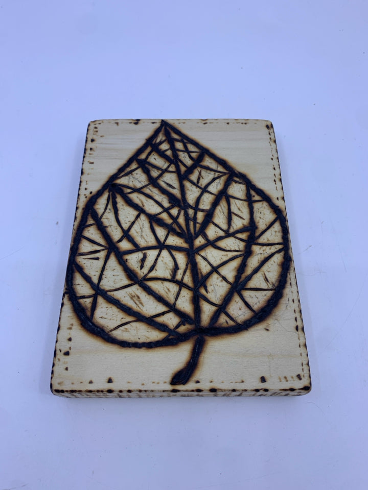 WOOD LEAF DECOR.