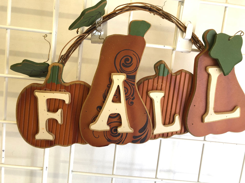 FALL PUMPKINS WALL HANGING.