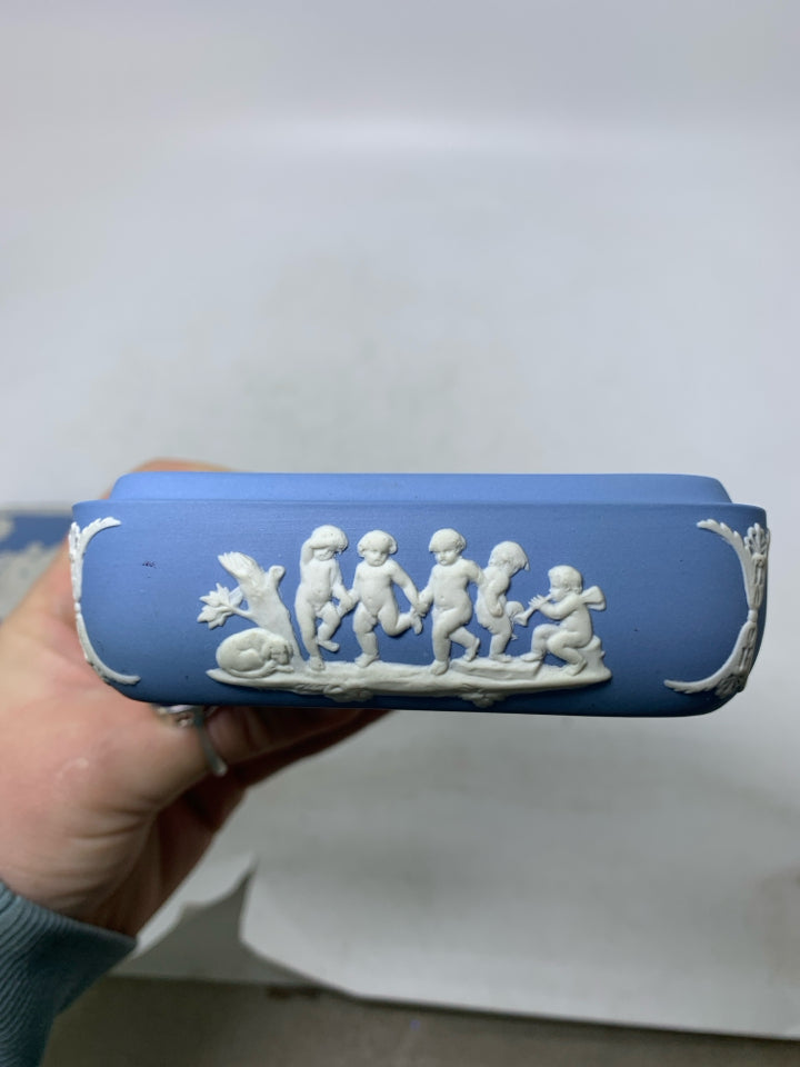 VTG SQUARE BLUE JASPERWARE COVERED TRINKET BOX.