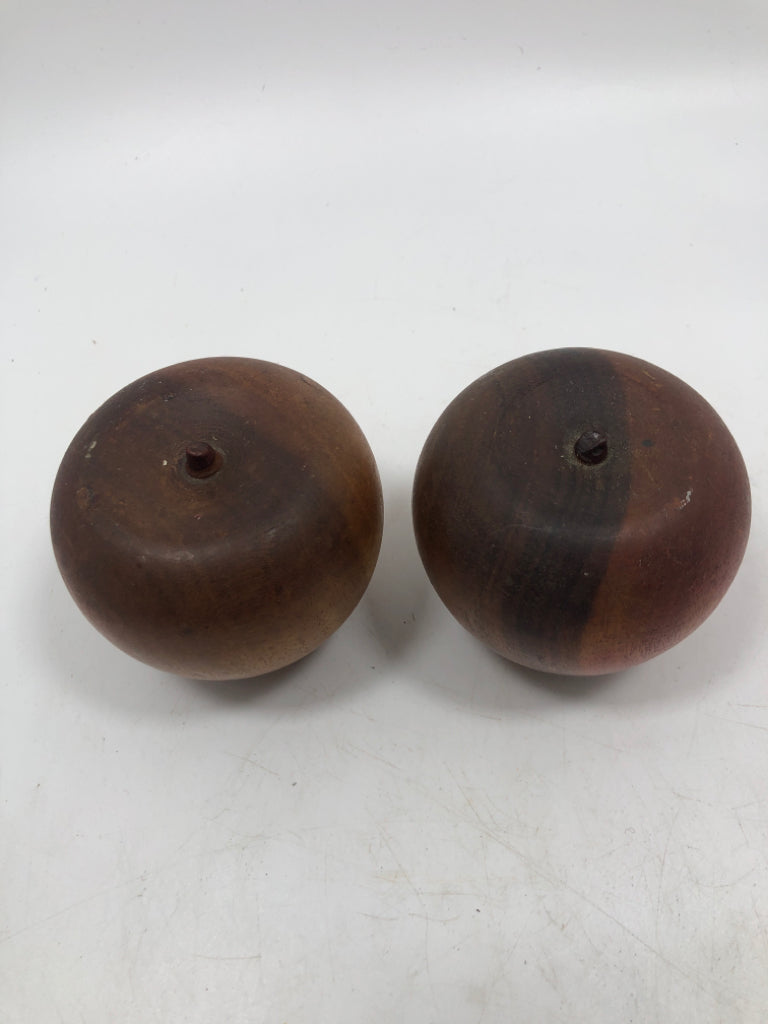 2 WOOD APPLES SHELF DECOR.