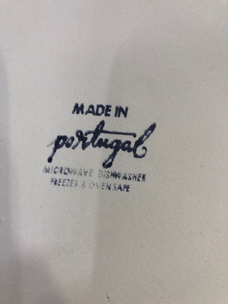 RED & WHITE STONEWARE PIE PLATE W/ WAVY EDGE.