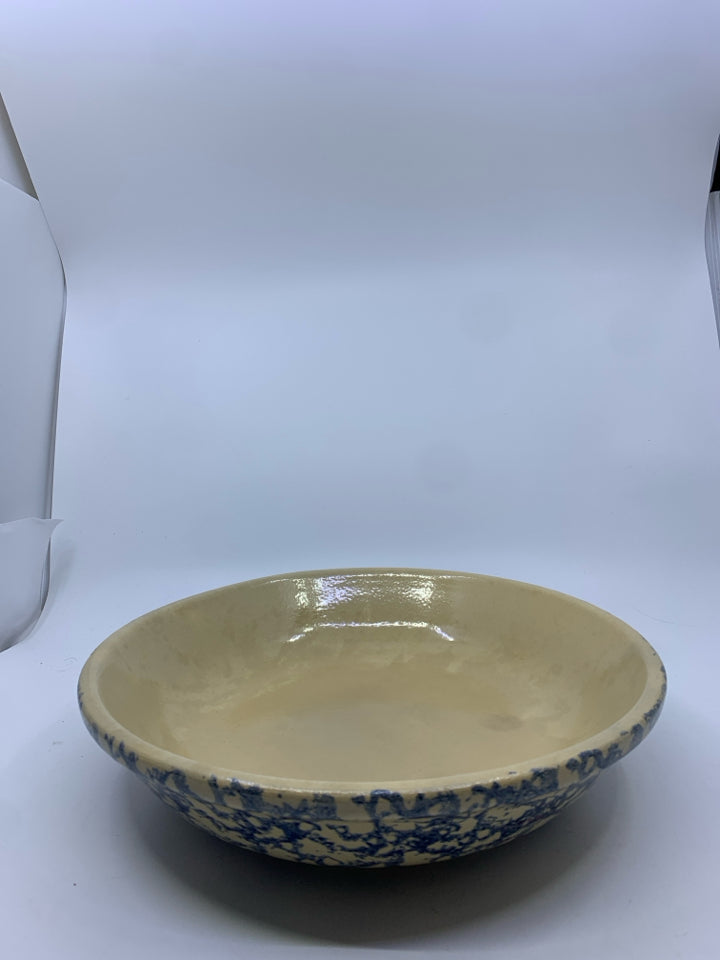 CREAM BLUE SPONGED SHALLOW SERVING BOWL.