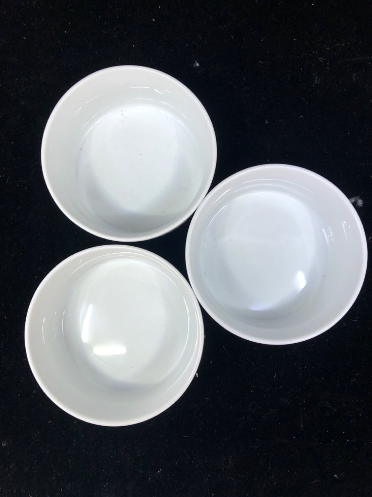 3 WHITE SMALL BAKING DISHES.