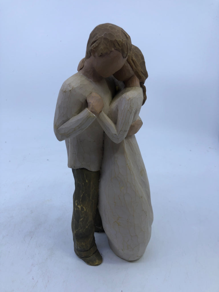 WILLOW TREE PROMISE HUGGING COUPLE.