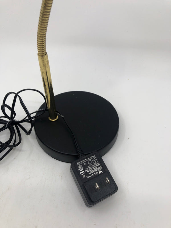 BLACK AND GOLD METAL DESK LAMP.