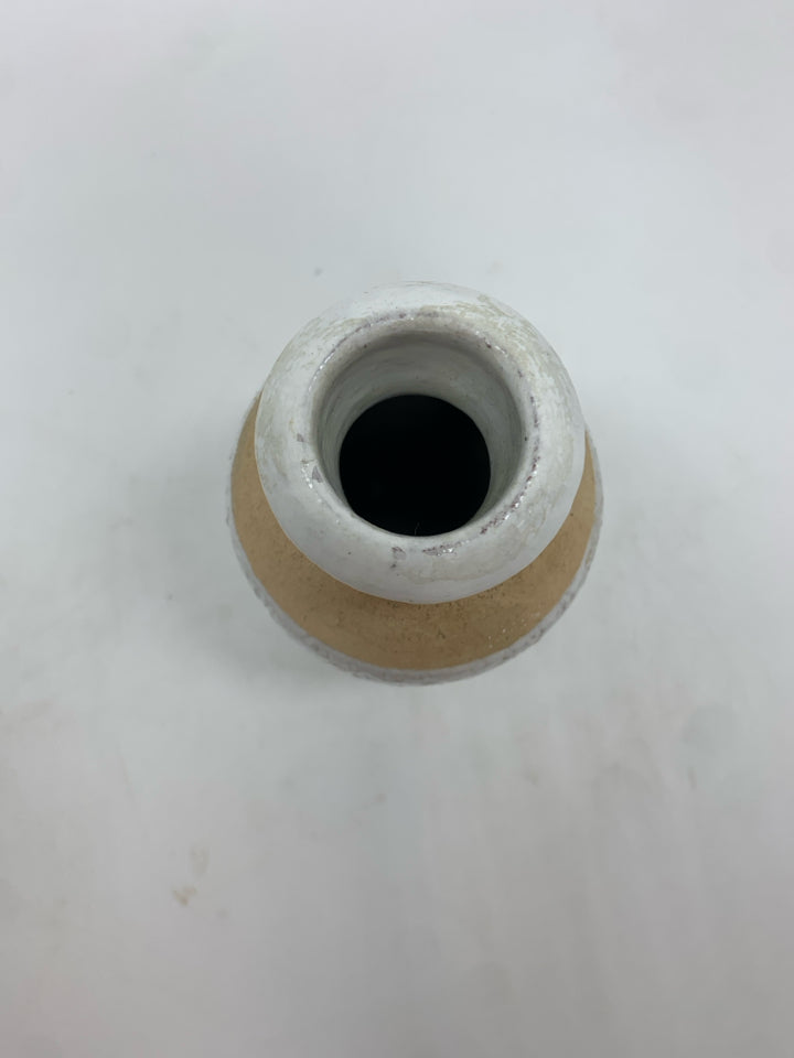 SM WHITE GLAZED BUD VASE.