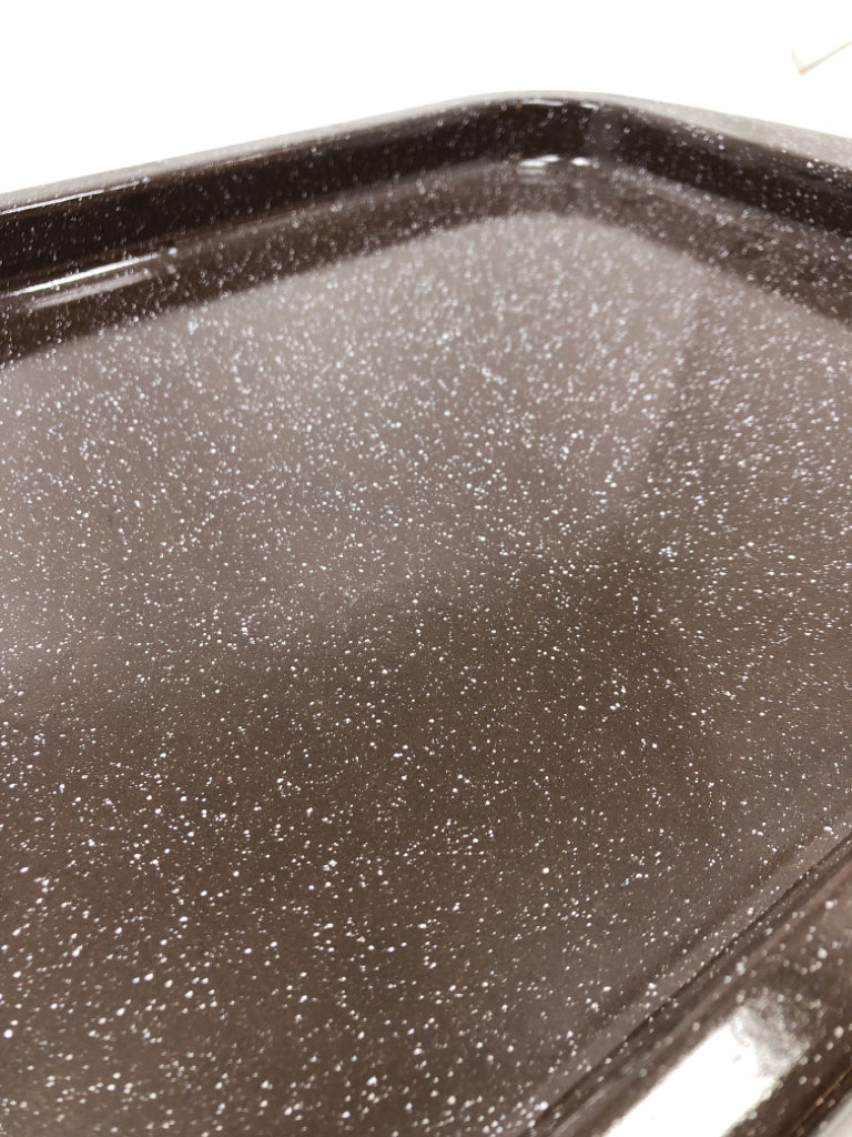 BROWN W WHITE SPECKLES PAN.