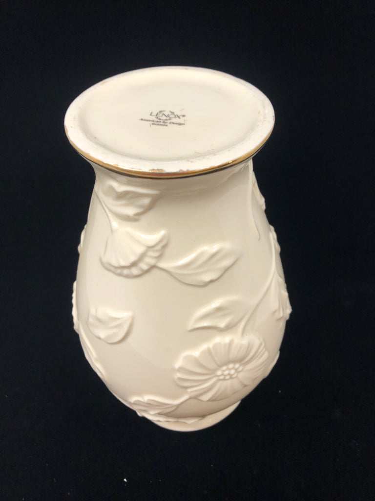 LENOX EMBOSSED FLOWERS VASE.