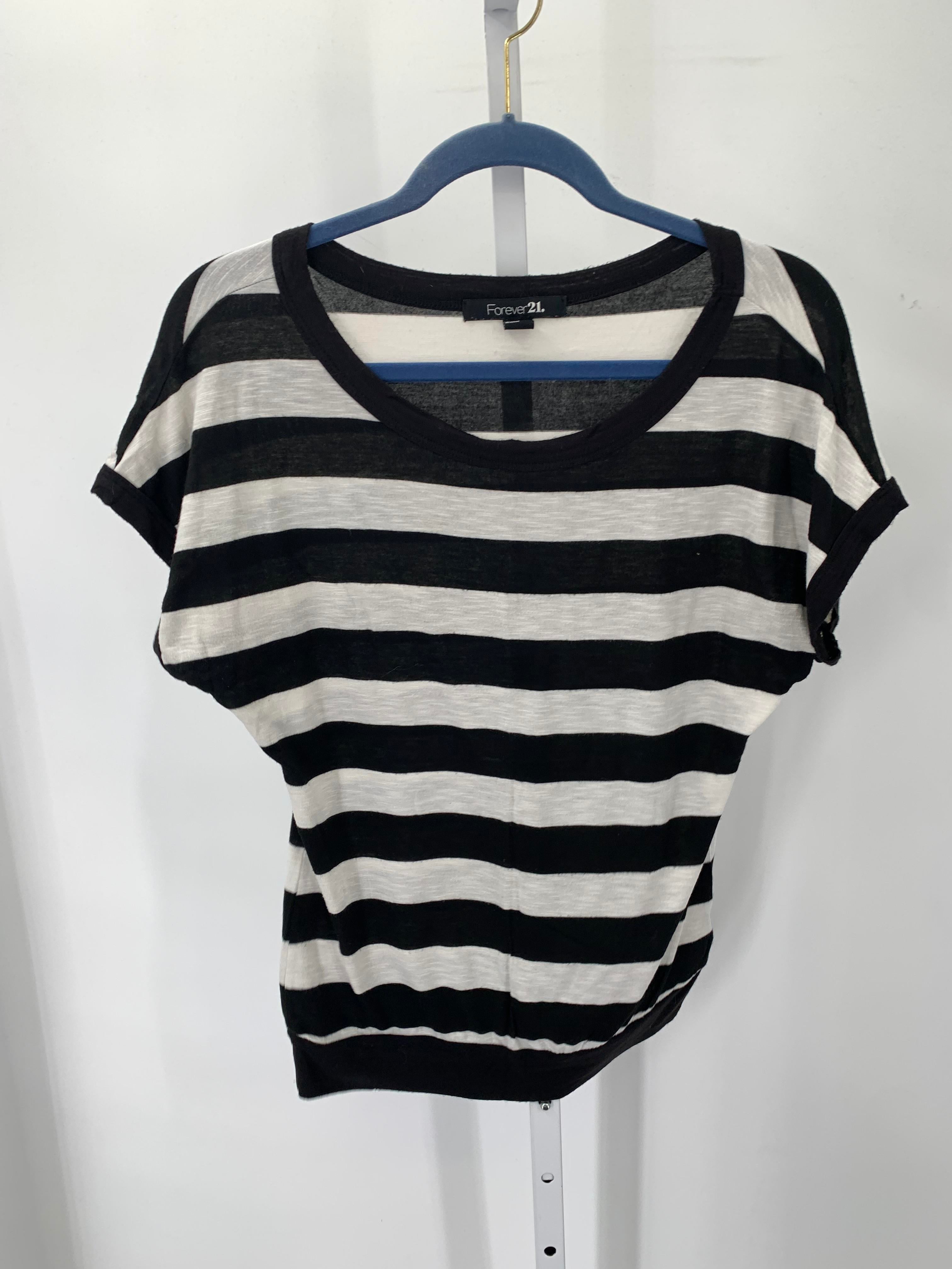 Forever 21 Size Small Juniors Short Sleeve Shirt