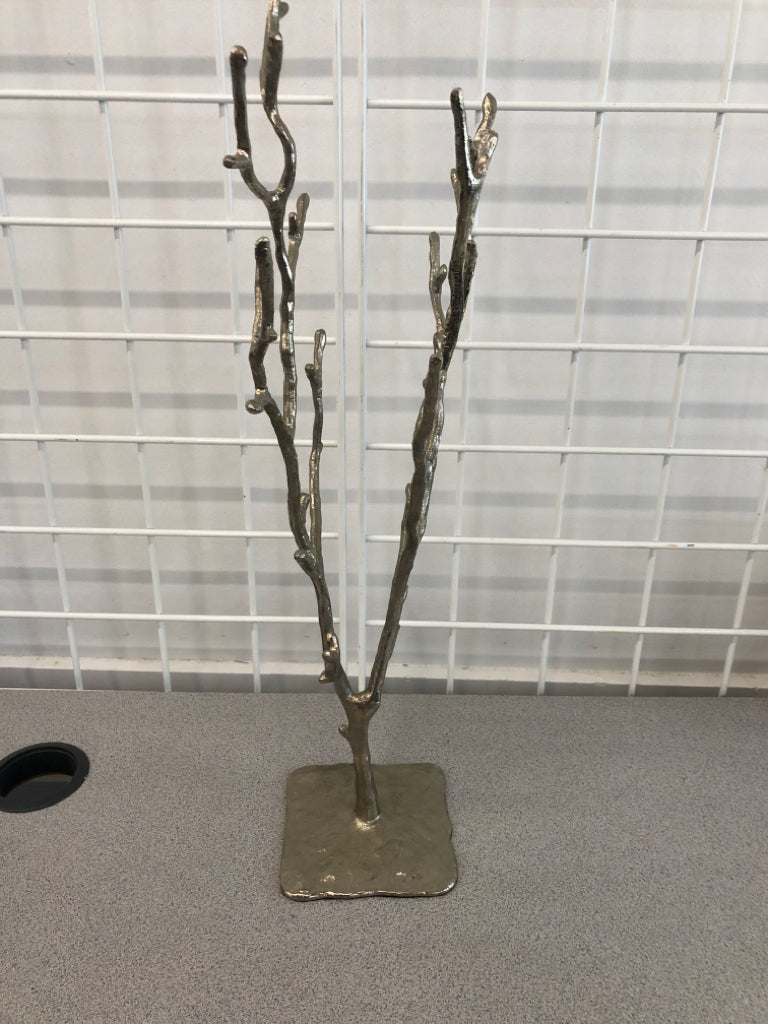 METAL TREE JEWELRY HOLDER.