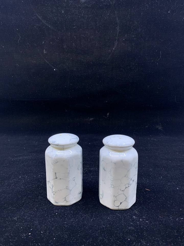 WHITE AND GREY MARBLE SALT AND PEPPER SHAKERS.