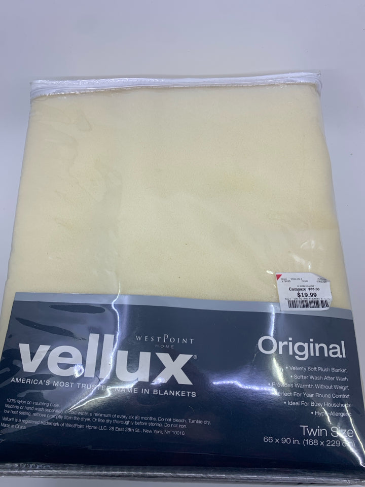 NIP VELLUX YELLOW VELVET PLUSH BLANKET.