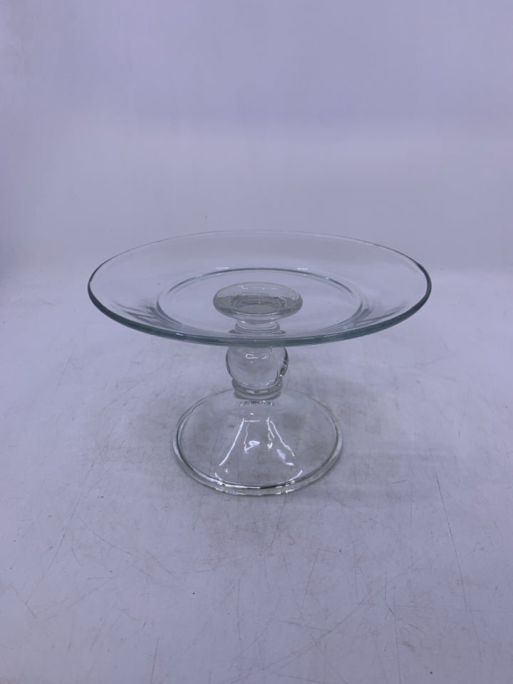 GLASS FOOTED PILLAR HOLDER.