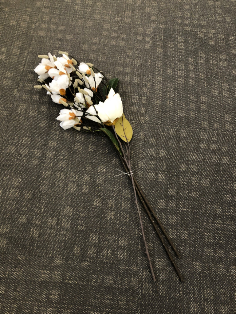 FAUX WHITE FLORAL VASE FILLER.
