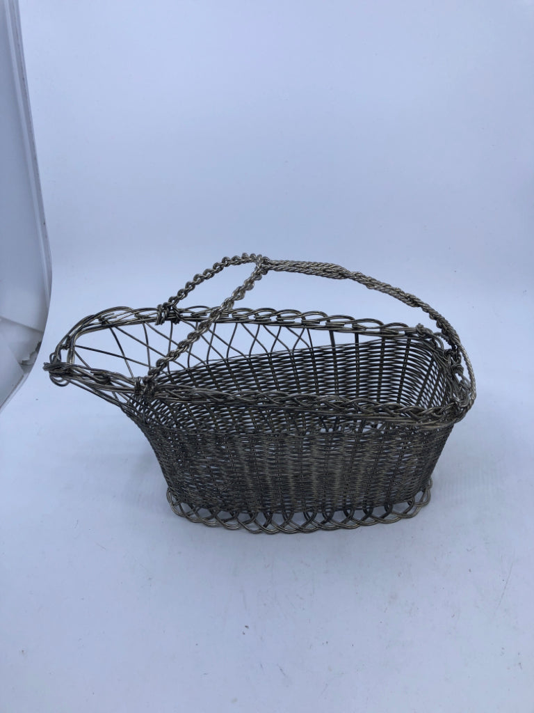 OVAL WINE BOTTLE WIRE BASKET W/HANDLE.