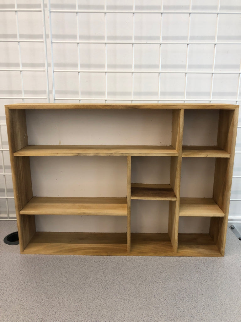 LT WOOD TRINKET SHELF.