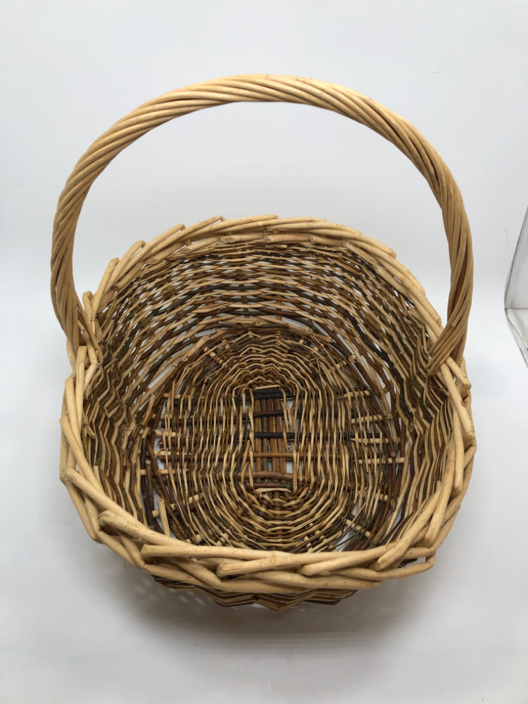LG 2-TONED WICKER BASKET.