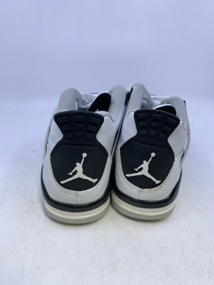 Nike Size 8.5 Young Men's Sneakers