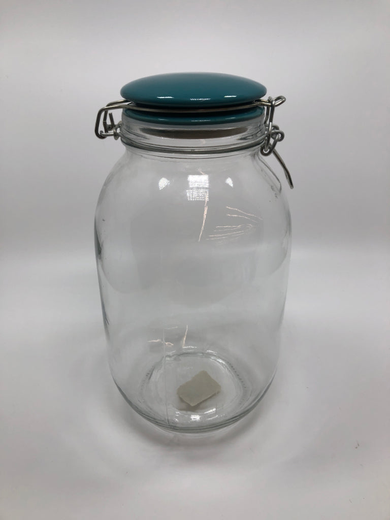 LG GLASS JAR W/BLUE LATCH LID.