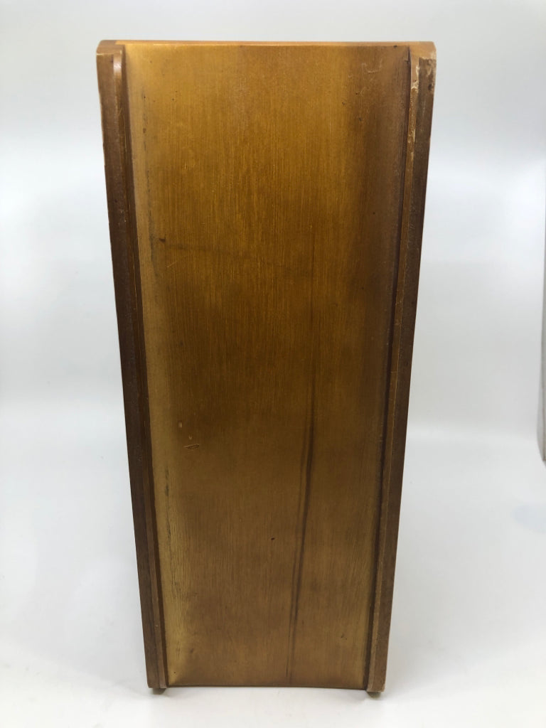 6 SECTION WOODEN WINE RACK.