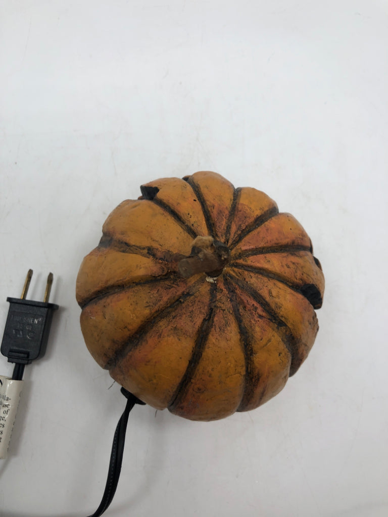 RESIN JACK O LANTERN LIGHT.