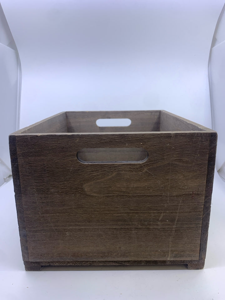 MERRY CHRISTMAS WOOD CRATE.
