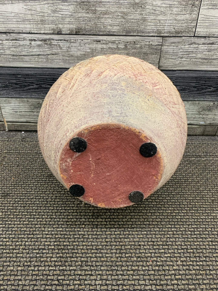 LATIN AMERICAN-STYLE GEOMETRIC CLAY VASE.