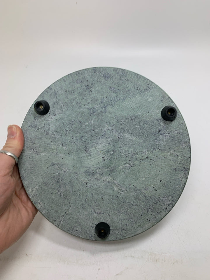 FOOTED GREEN MARBLE CIRCLE CHEESE BOARD.