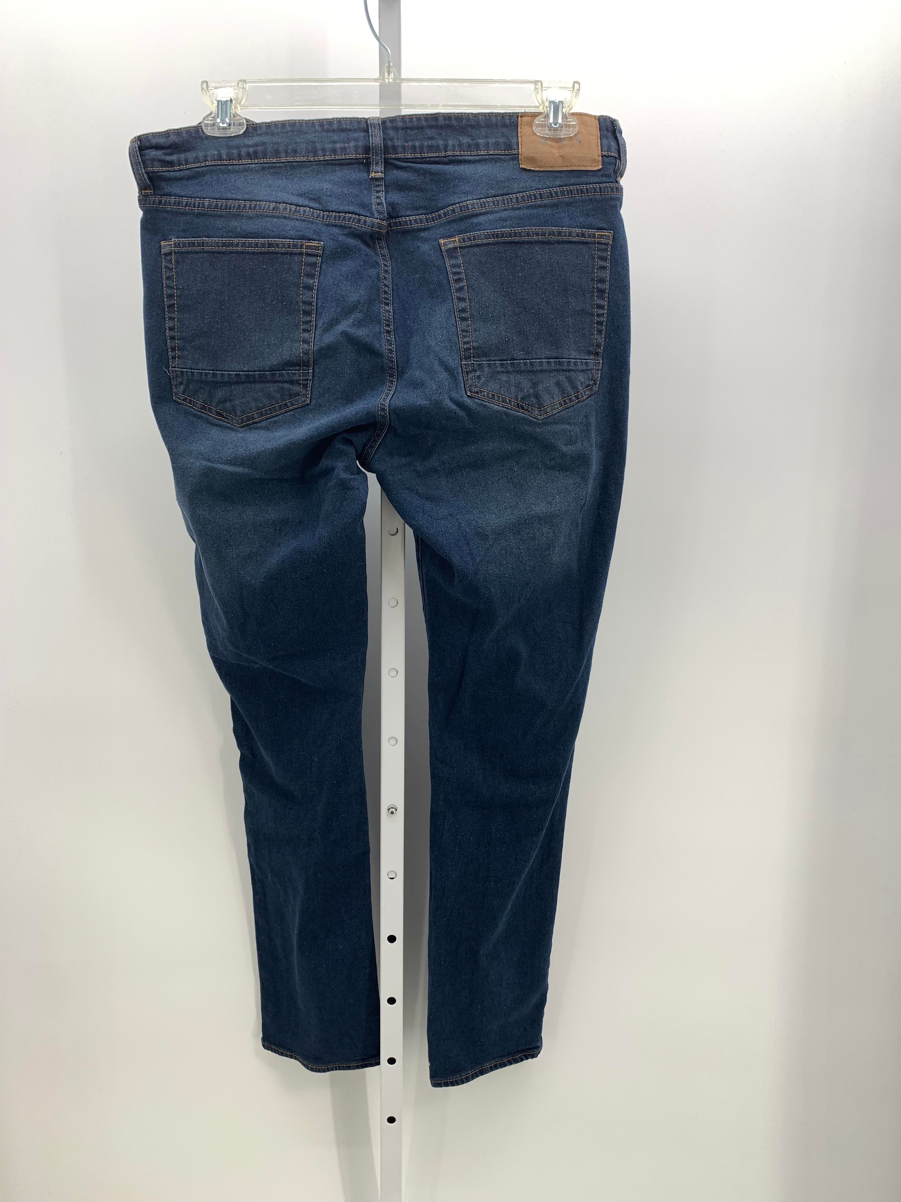 SLIM  FIT JEANS.