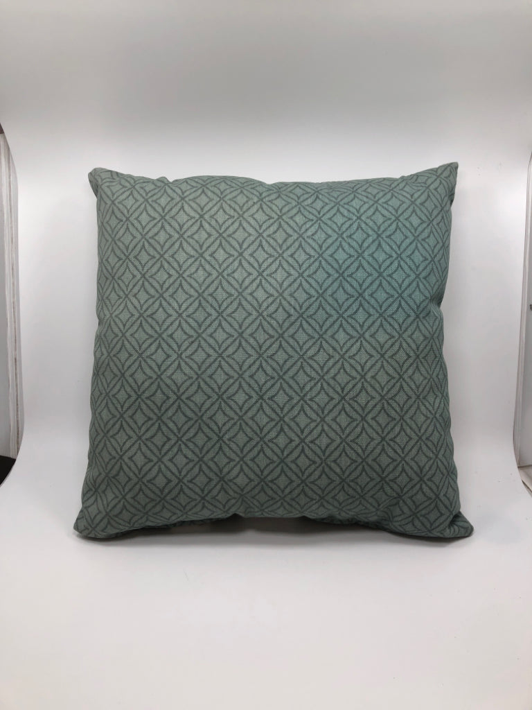 BLUE DIAMOND PATTERN OUTDOOR THROW PILLOW.